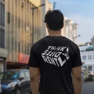 Camiseta Semioversize Think Different